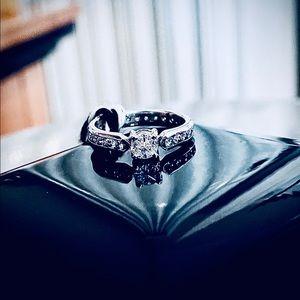 $1200 Platinum Ring (Brand New) 1.5ctw Cert Eternity Diamond Rg set in Platinum.